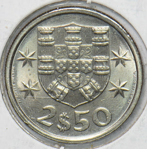 Portugal 1981 2 1/2 Escudos 901794 combine shipping