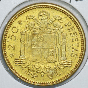Spain 1953 2 1/2 Pesetas 198445 combine shipping