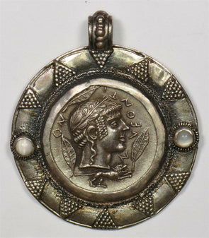 Italy 1960 's Silver Medallion in bezel w/ embedded beads 34,9grams silver (1.11