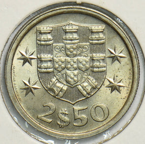 Portugal 1975 2 1/2 Escudos 298533 combine shipping